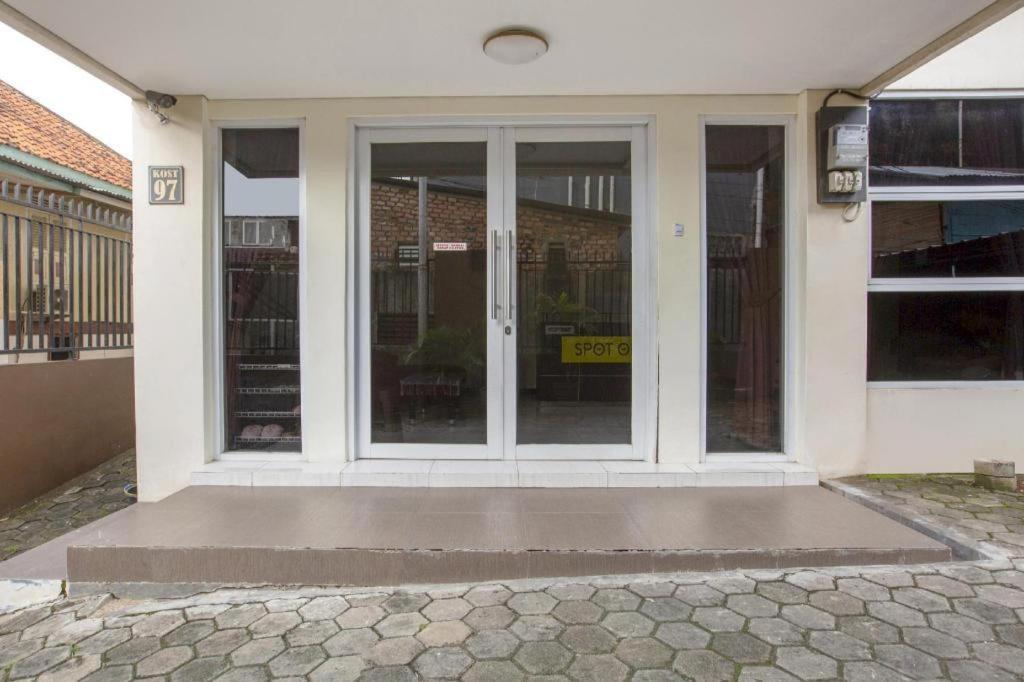 Reddoorz Syariah Near Transmart Mall Палембанг Екстериор снимка