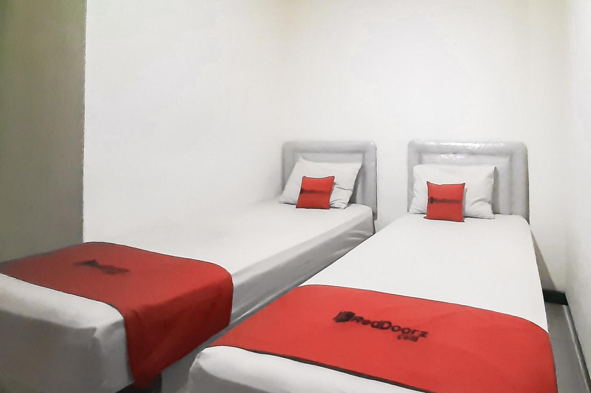 Reddoorz Syariah Near Transmart Mall Палембанг Екстериор снимка